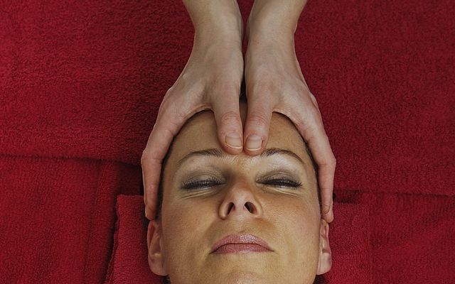 Kopf- & Nackenmassage - Königshof Hotel Resort Oberstaufen