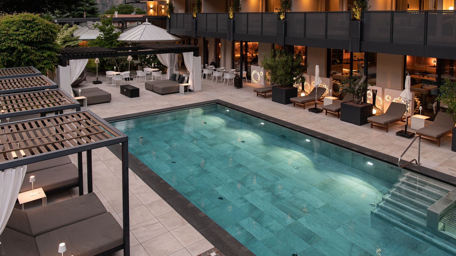 Das Paradies, Latsch