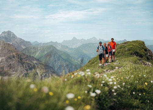 Bio-Hotel Oswalda-Hus: Wandern im Kleinwalsertal ist ein herrliches Erlebnis - Bio-Hotel Oswalda-Hus, Riezlern, Vorarlberg, Österreich