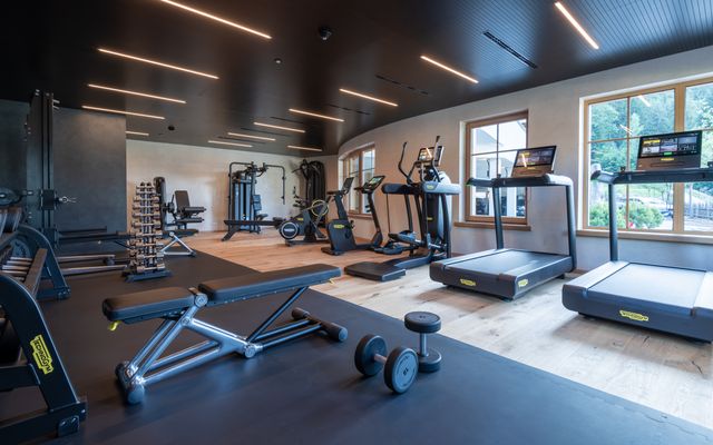 Fitnessraum mit modernsten Geräten von Technogym