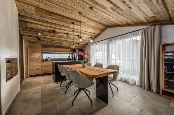 Essbereich mit Küche, Chalet Black Stone, Sölden, Tirol, Österreich