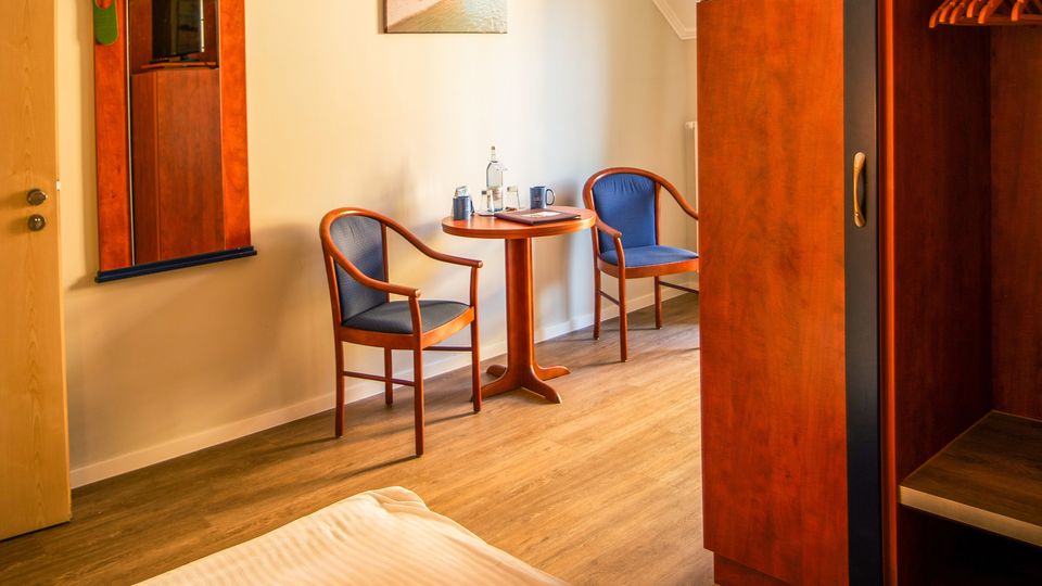 Mini Double Room with Balcony – View 12