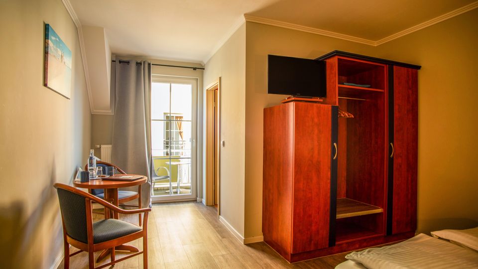 Mini Double Room with Balcony – View 7