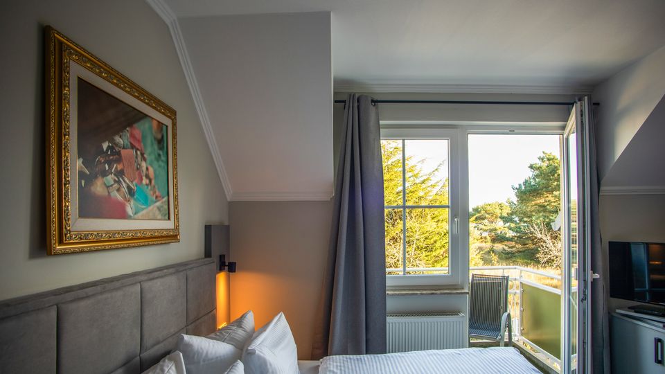 Superior Double Room with Sea-View Balcony – View 1
