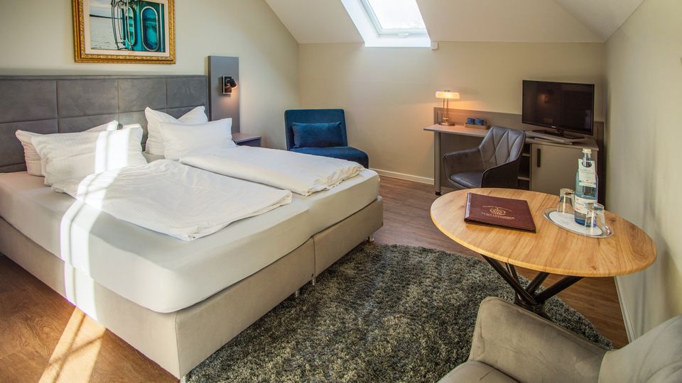 Superior Double Room with Balcony – View 3