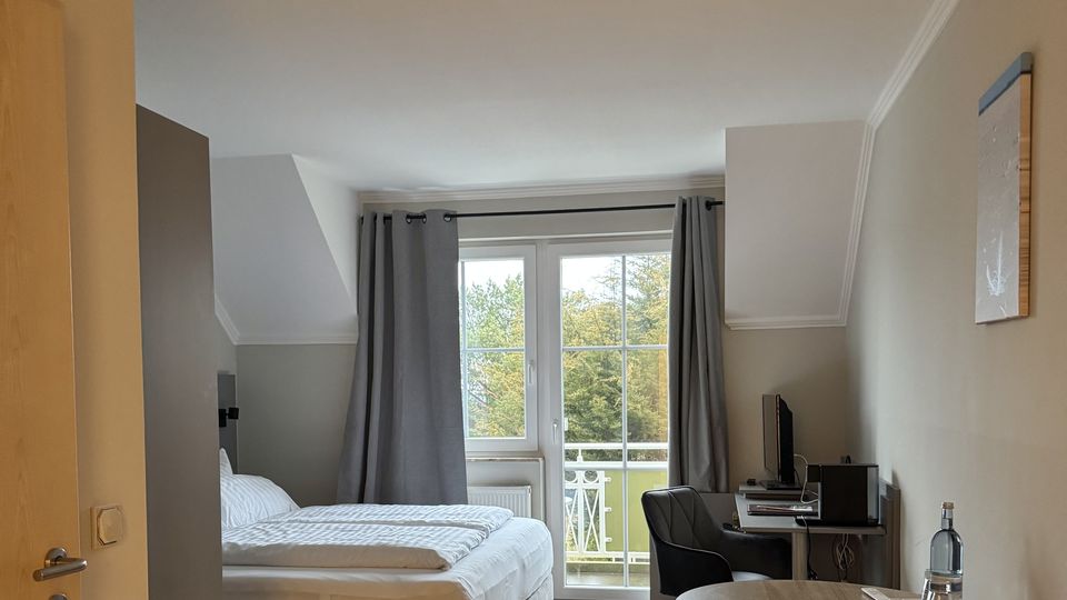 Superior Double Room with Sea-View Balcony – View 2