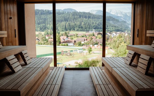 Sauna mit Ausblick auf die Berge