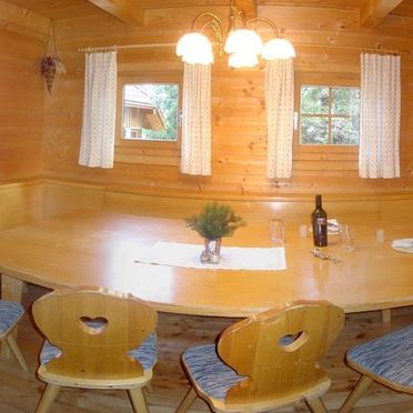 Essbereich, Almhüttendorf Klippitztörl, Bad St. Leonhard, Kärnten, Österreich