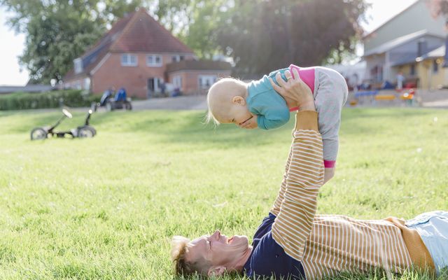 Papa mit Baby