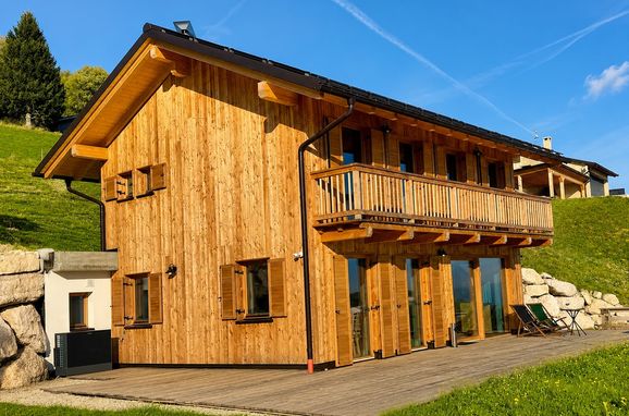 , Casa Vela Farfalla, Arsie, Veneto, Italy
