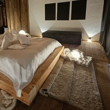 Schlafzimmer, Obersteinerhof-Hütte Atelier, Luttach, Trentino-Südtirol, Italien
