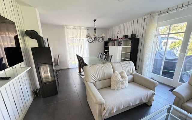 Wohnzimmer mit Kamin EG