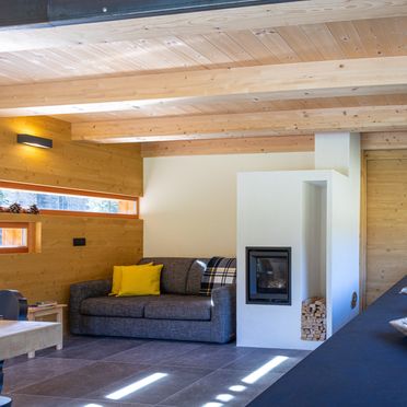 offene Wohnküche, Chalet Pian De La Mola, Comelico Superiore (BL), Venetien, Italien