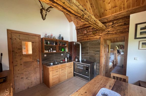 Küche mit Esstisch, Marhütte, Radenthein, Kärnten, Österreich