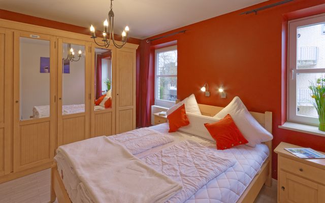 Schlafzimmer mit Doppelbett